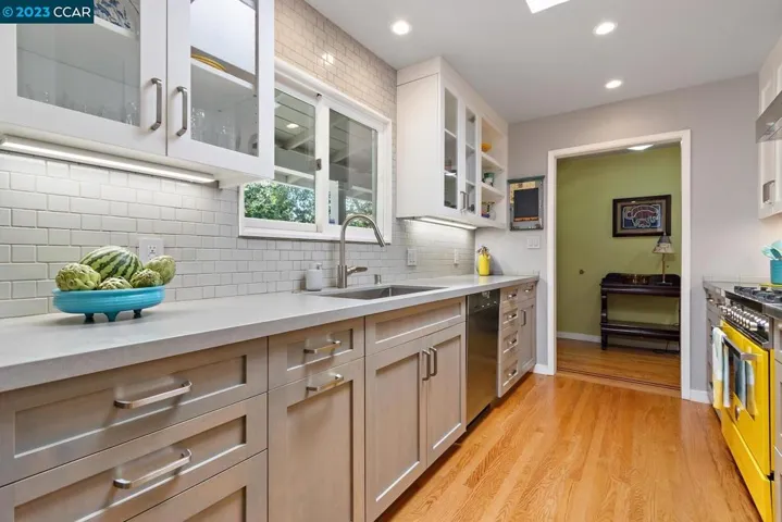 21 Donna Maria Way, Orinda, California 94563