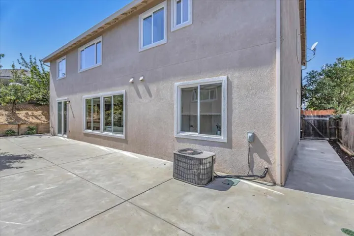 1067 Muir Creek Drive, Pittsburg, California 94565