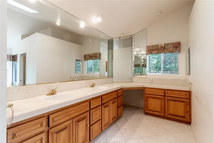 PRIMARY BATH VANITIES