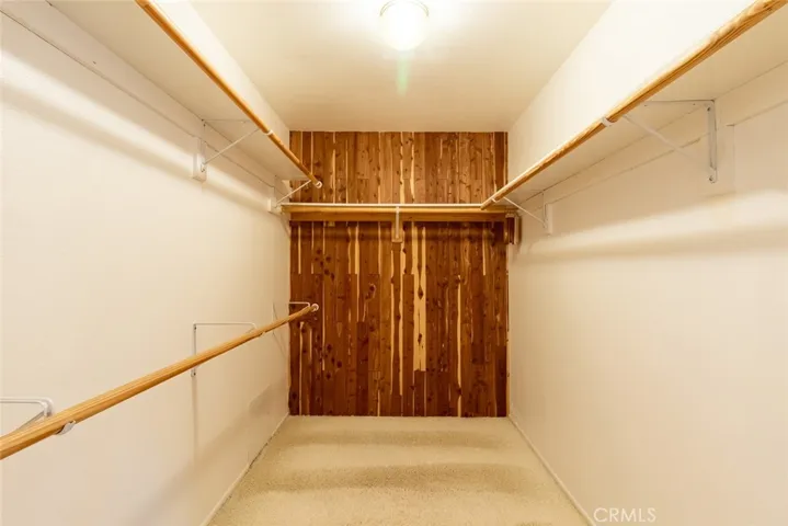 WALK IN CLOSET. (CLOSET#2)