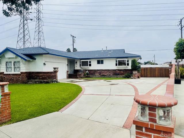 "BEAUTIFUL CURB APPEAL"  very large drive way to accommodate 4 or more cars