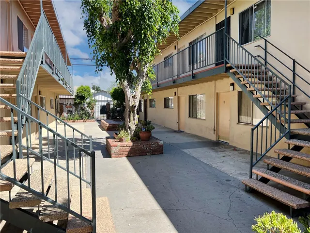 477 E South Street, Long Beach, California 90805