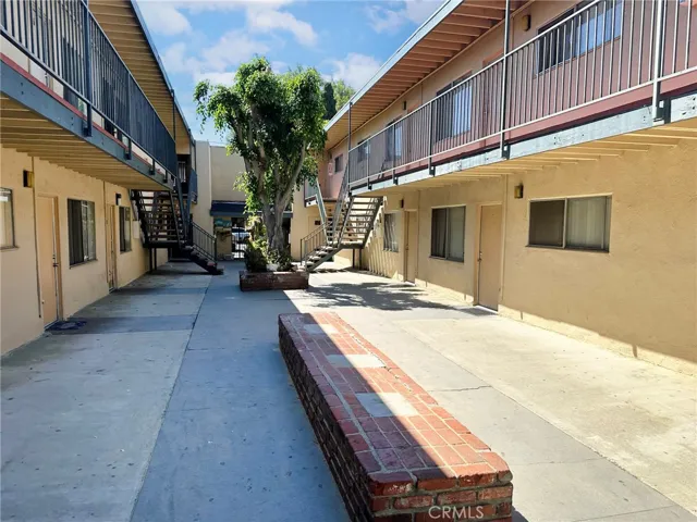 477 E South Street, Long Beach, California 90805