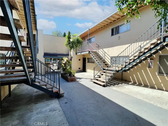 477 E South Street, Long Beach, California 90805