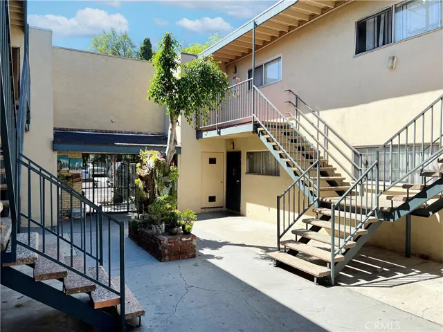 477 E South Street, Long Beach, California 90805