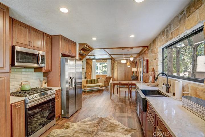 27470 Cedarwood Drive, Lake Arrowhead, California 92352