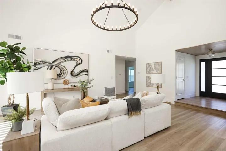 6243 Camino Corto, San Diego, California 92120