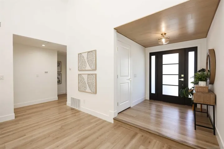 6243 Camino Corto, San Diego, California 92120