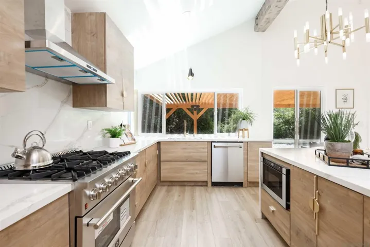 6243 Camino Corto, San Diego, California 92120