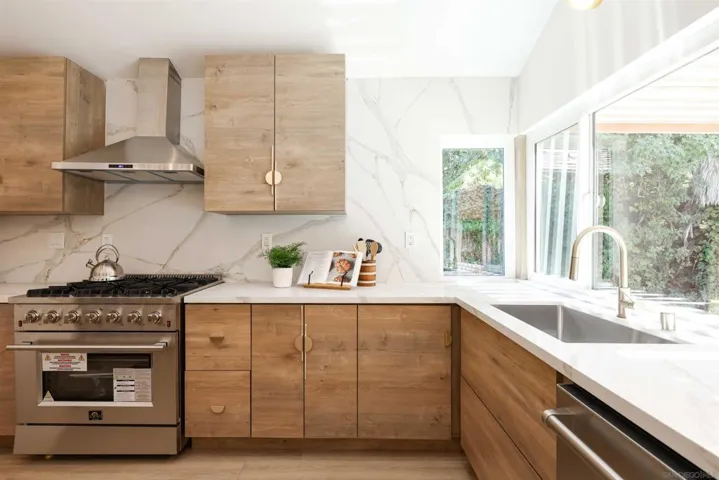 6243 Camino Corto, San Diego, California 92120