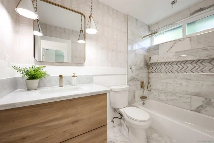 6243 Camino Corto, San Diego, California 92120