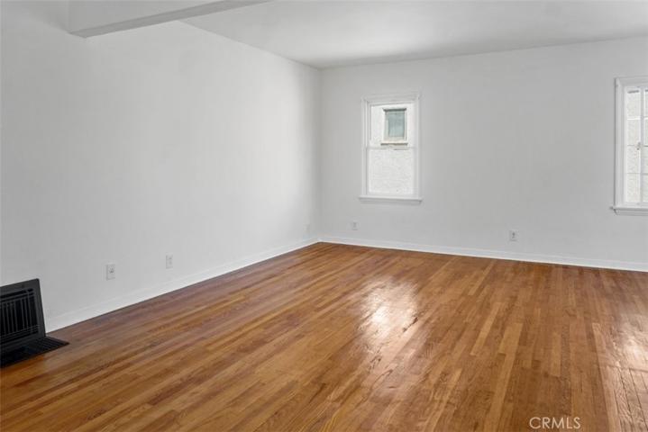 Living room - add'l picture