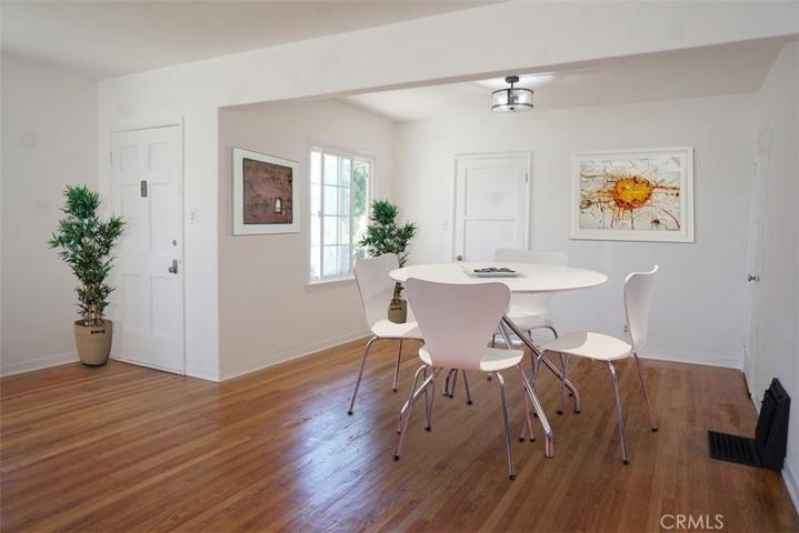Virtual Staging of dining area