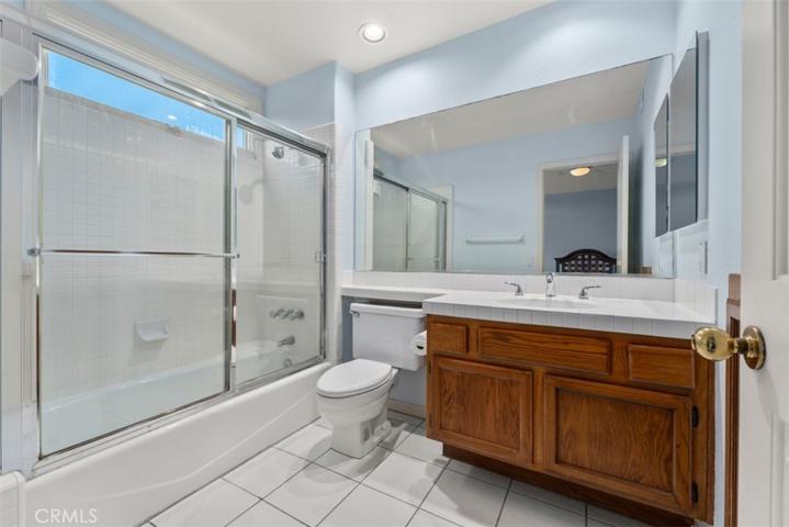 Ensuite bathroom for bedroom #1