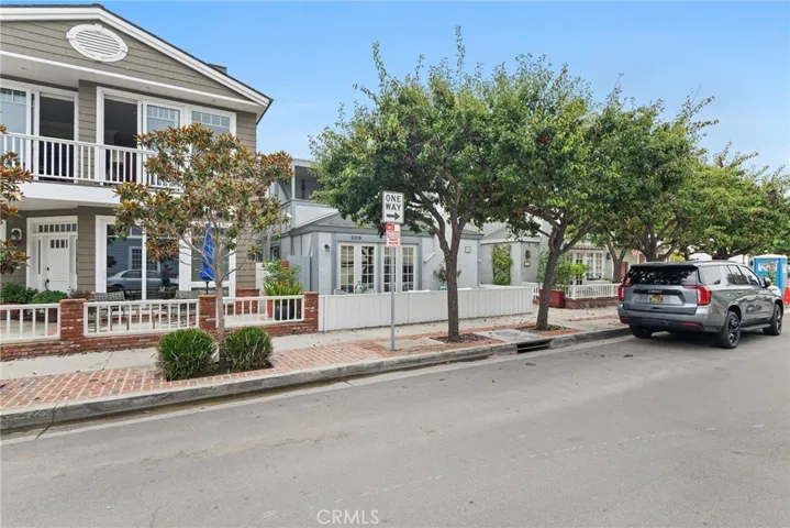 609 W. Bay Ave