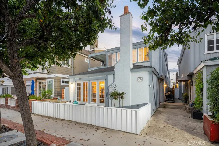 609 W. Bay Ave - Front