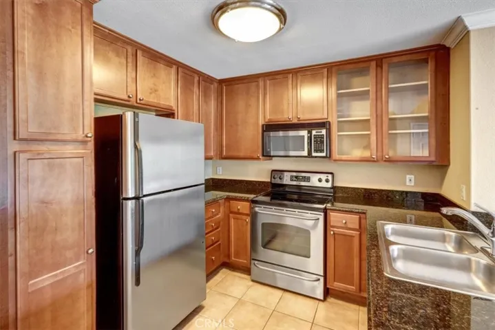 Maple cabinetry- granite countertops - Fridge remains