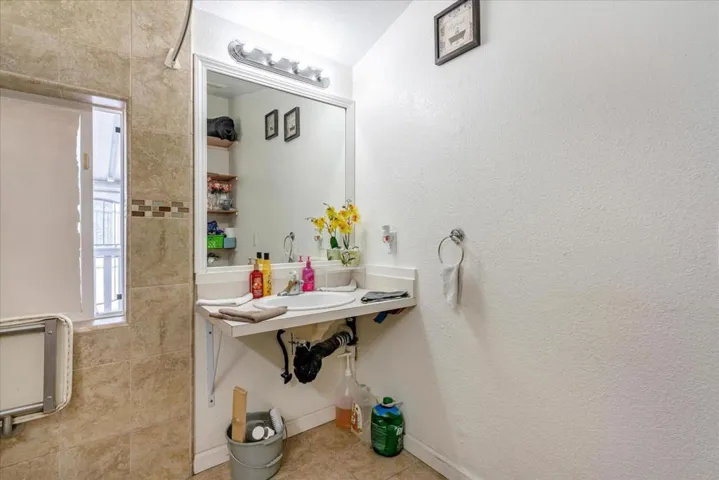 2900 Fairview Road, Hollister, California 95023