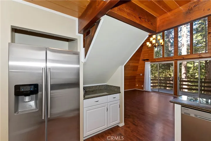 1906 Oakleaf Court, Running Springs, California 92382