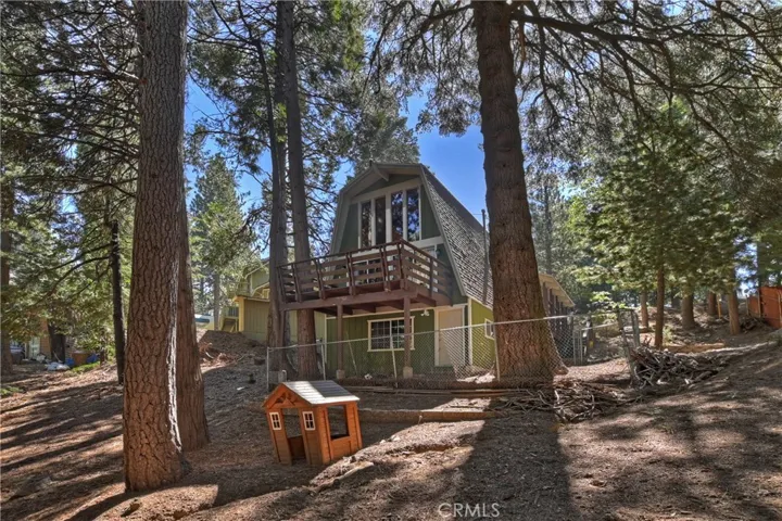 1906 Oakleaf Court, Running Springs, California 92382