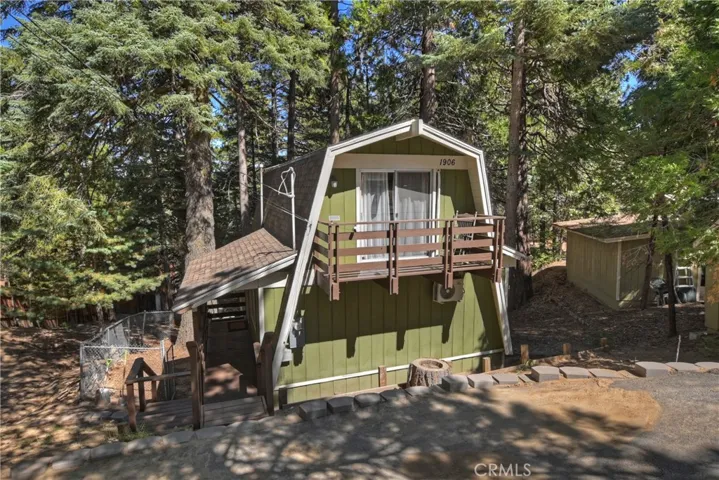 1906 Oakleaf Court, Running Springs, California 92382