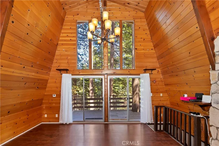 1906 Oakleaf Court, Running Springs, California 92382