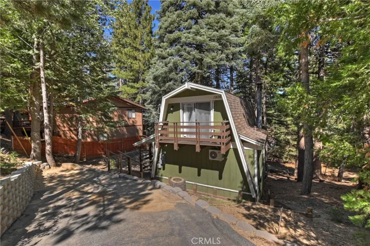 1906 Oakleaf Court, Running Springs, California 92382