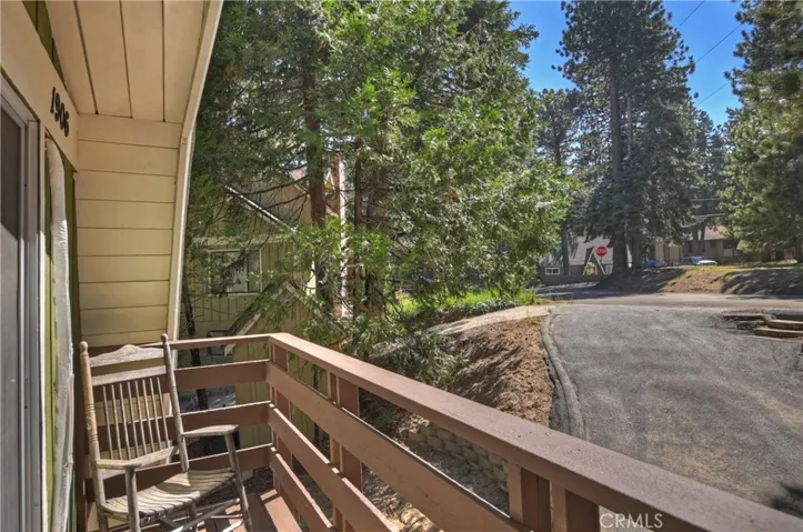 1906 Oakleaf Court, Running Springs, California 92382