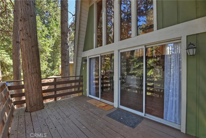 1906 Oakleaf Court, Running Springs, California 92382