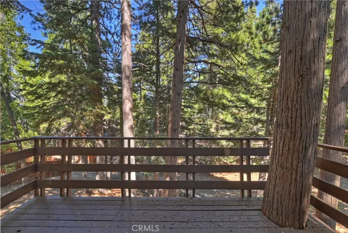 1906 Oakleaf Court, Running Springs, California 92382