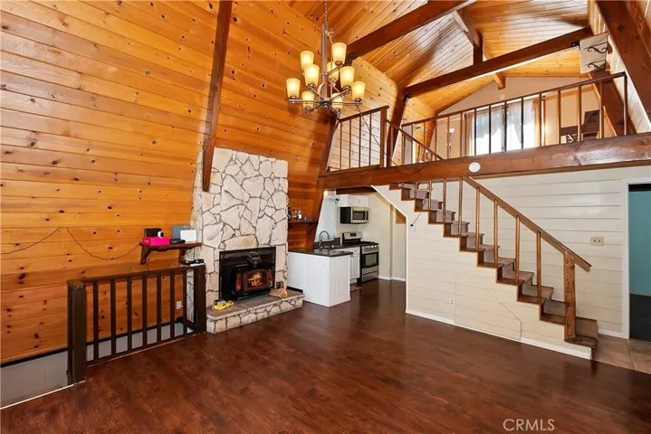 1906 Oakleaf Court, Running Springs, California 92382