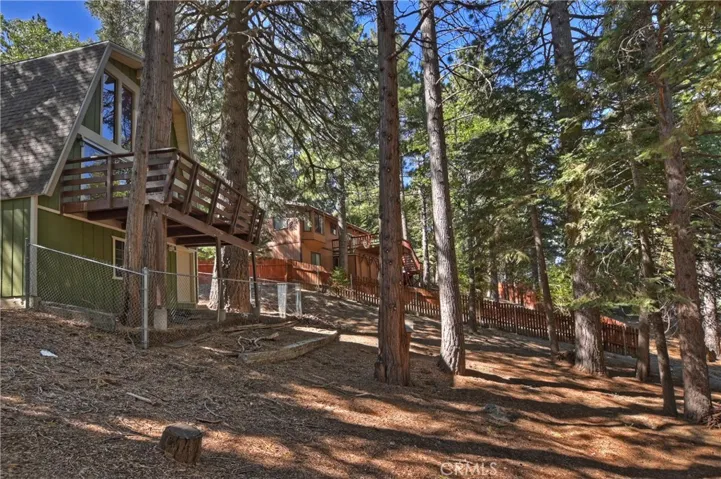 1906 Oakleaf Court, Running Springs, California 92382