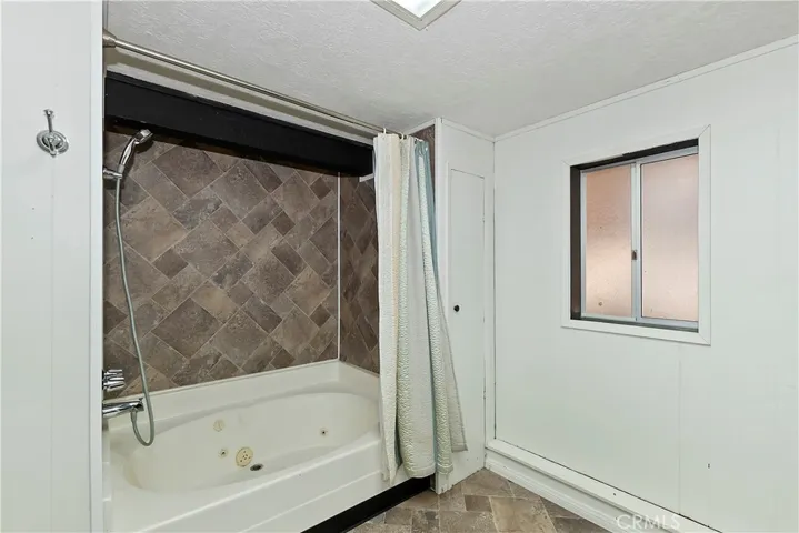 1906 Oakleaf Court, Running Springs, California 92382