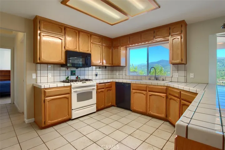 48660 Opah Drive, Oakhurst, California 93644