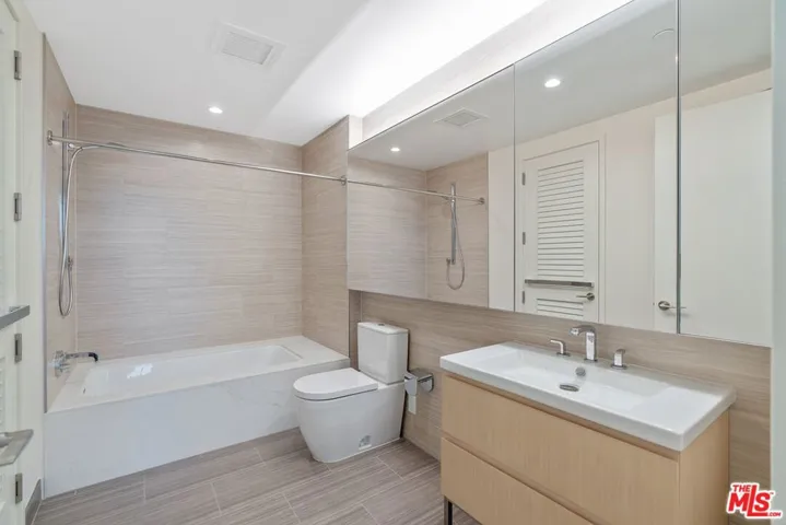 877 Francisco Street Unit 4208, Los Angeles, California 90017