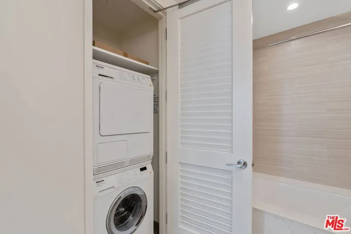 877 Francisco Street Unit 4208, Los Angeles, California 90017