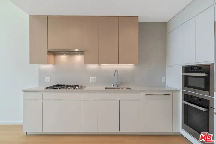 877 Francisco Street Unit 4208, Los Angeles, California 90017