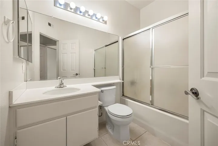 Secondary Full Bathroom