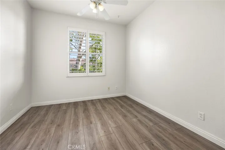 Secondary bedroom.