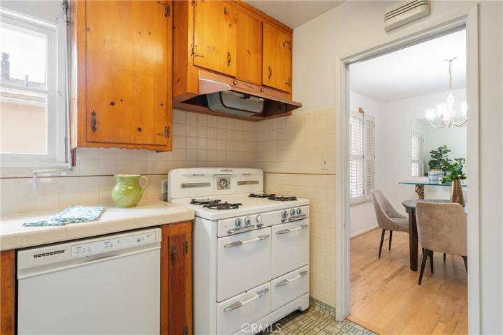 Peek-a-boo into dining room