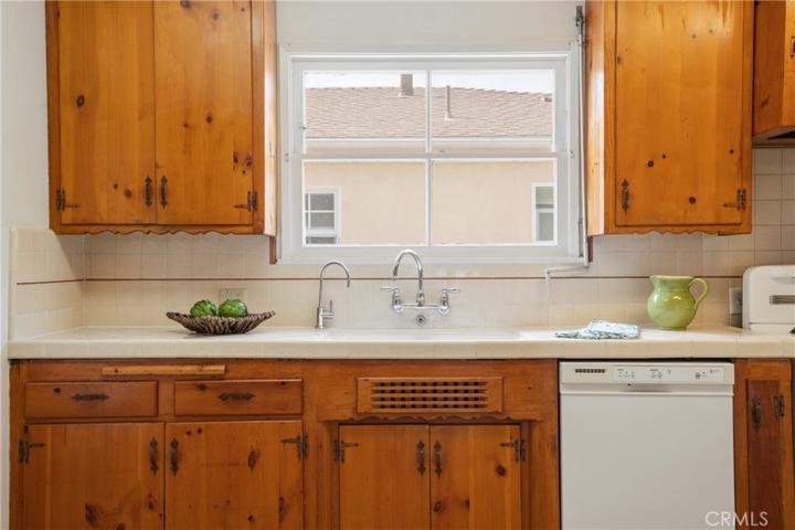 Kitchen sink area