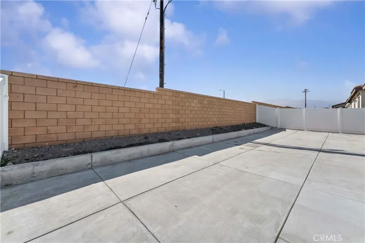2516 Yellowstone Way, Rialto, California 92377
