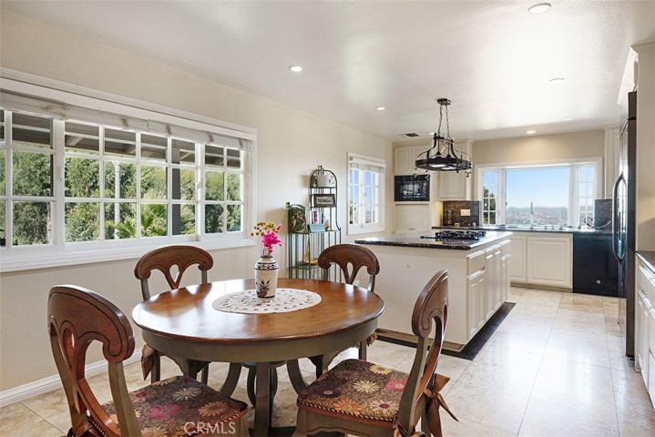 Breakfast area flows into the kitchen