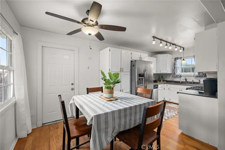 Dining area off kitchen