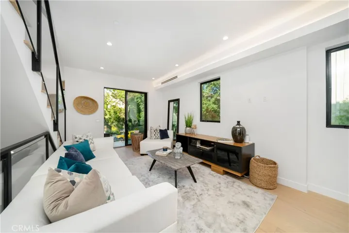 14551 Benefit Street, Sherman Oaks, California 91403
