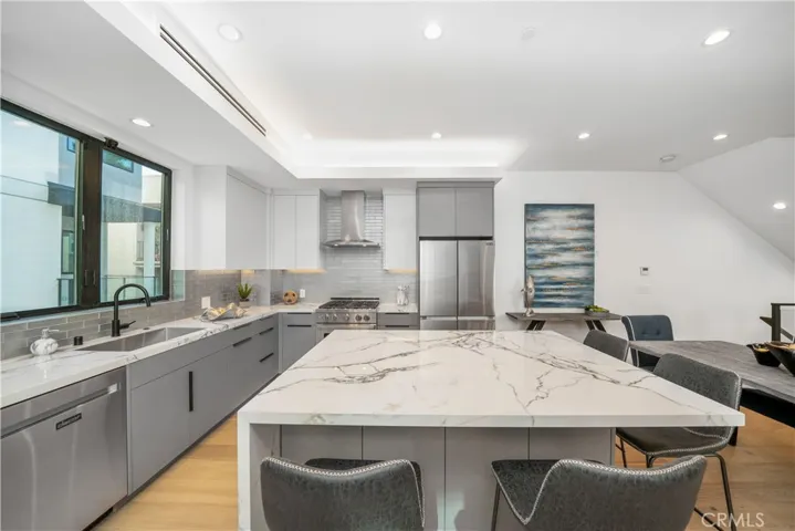 14551 Benefit Street, Sherman Oaks, California 91403