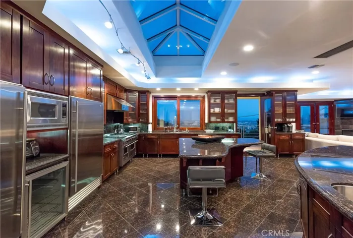 8835 Evanview Drive, Los Angeles, California 90069