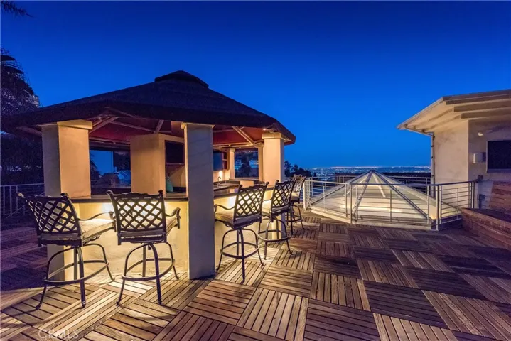 8835 Evanview Drive, Los Angeles, California 90069