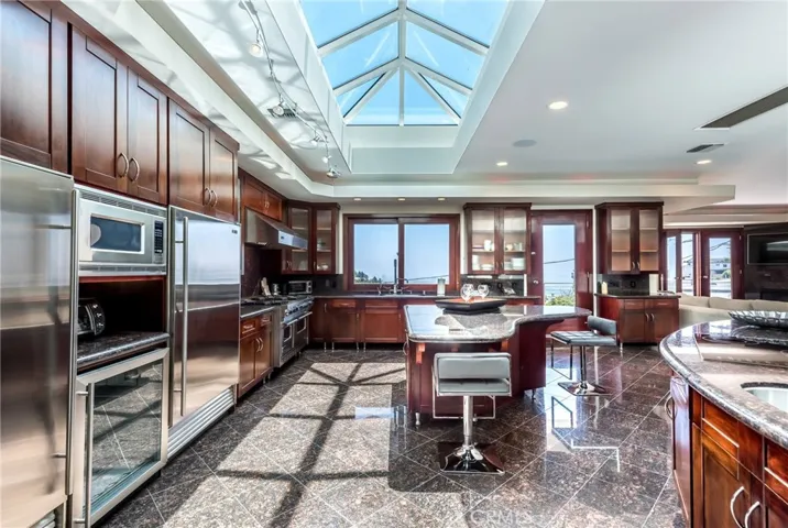 8835 Evanview Drive, Los Angeles, California 90069