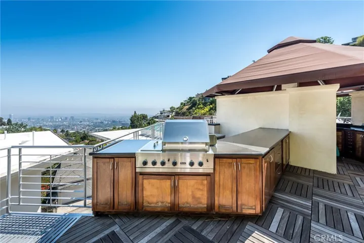 8835 Evanview Drive, Los Angeles, California 90069